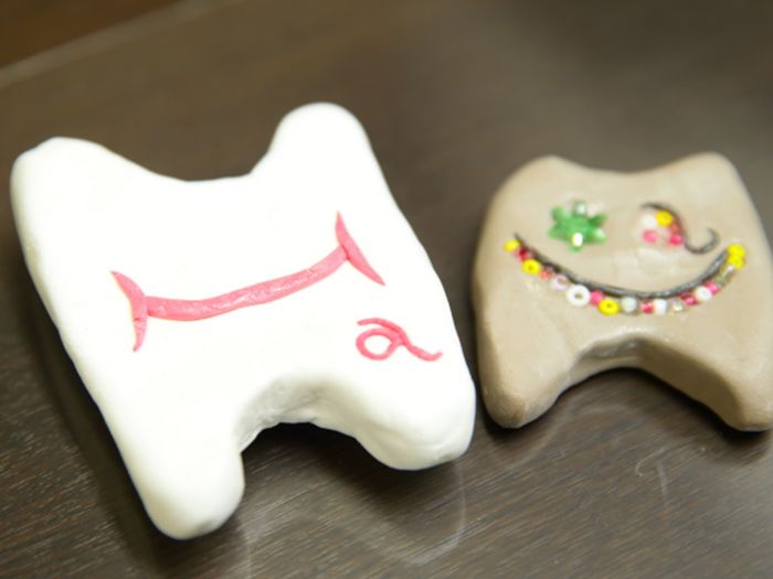 歯の形をした粘土細工